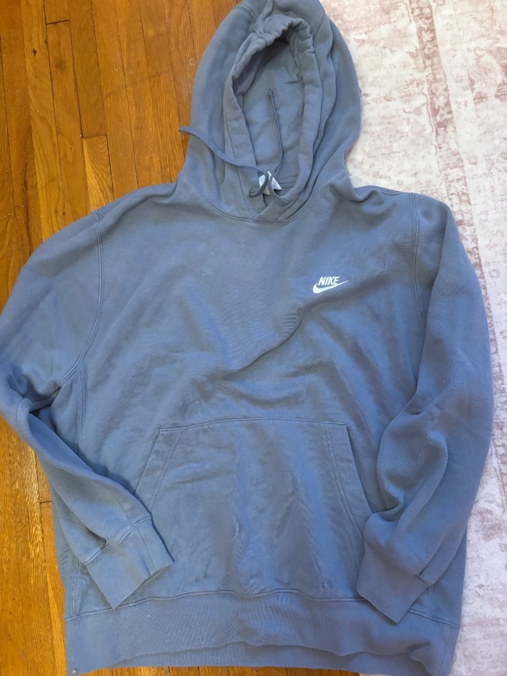 Men’s Nike sweatshirt
